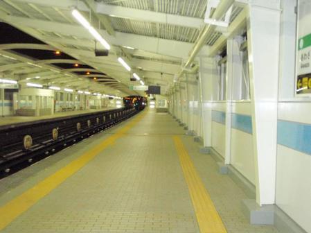 九条駅EV設置に伴う西中階その他仕上げ工事