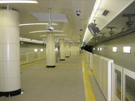 R8号線鴫野停留場仕上げ工事