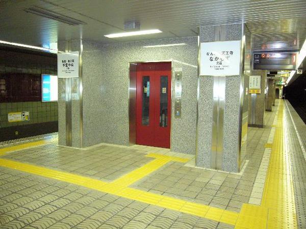 R1号線本町駅エレベーター設置に伴う施設改造工事