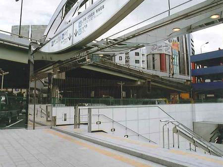 湊町駅前東西線地下横断歩道建築（サイン工事）
