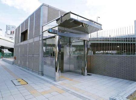 湊町駅前東西線地下横断歩道建築（サイン工事）